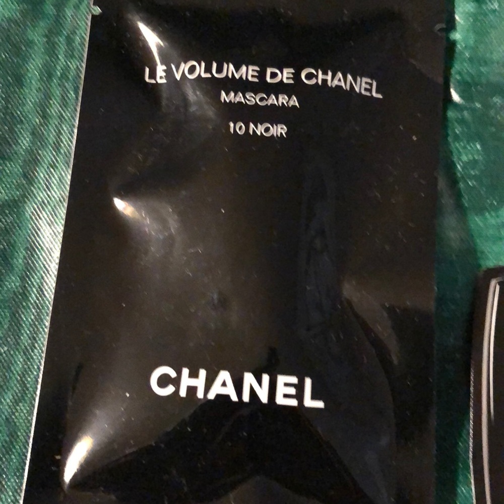 Chanel Cosmetic - Picture 3 of 5